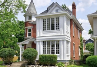 Beautifully Updated 3 Story Home in Columbus