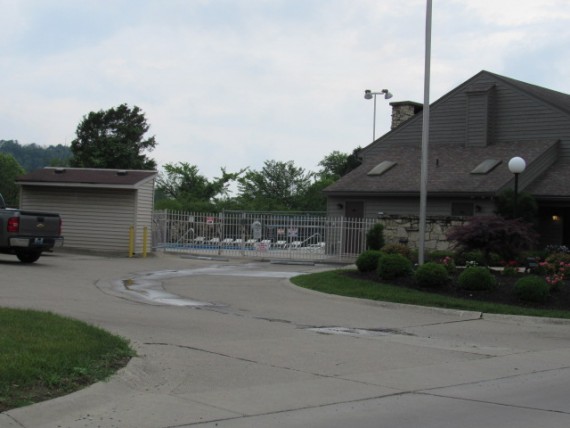 swimming pool & clubhouse